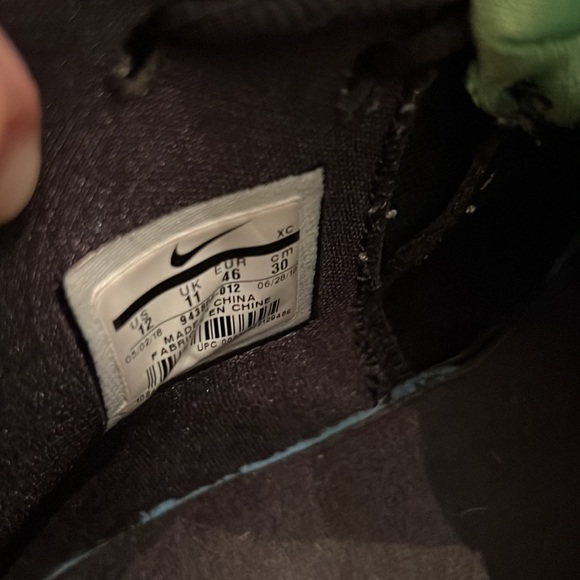 Nike Kyrie 4 Halloween Basketball Sneakers - Picture 4 of 7